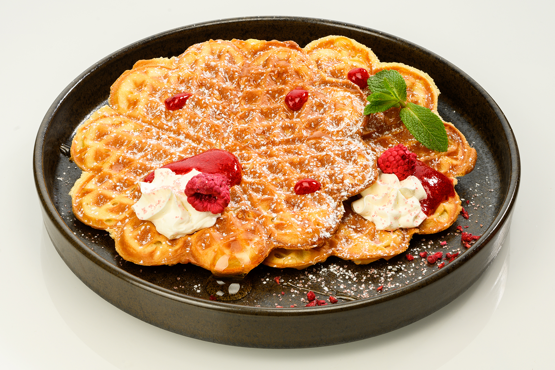 Čirviniai blynai su medumi ir avietėmis