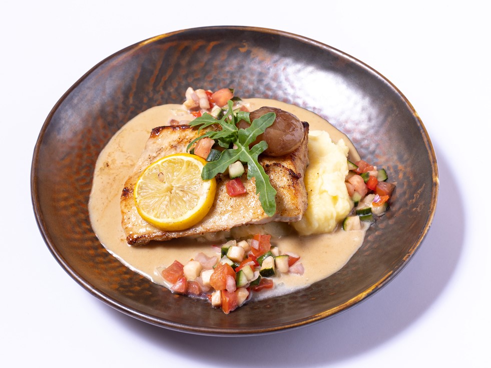 Sterkų filė su karamelizuotų svogūnų padažu